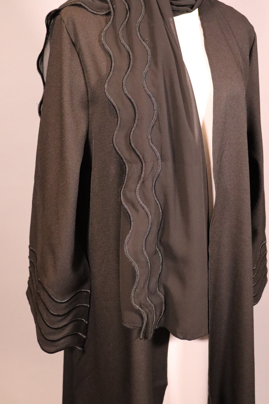 Wavy-Trim Abaya