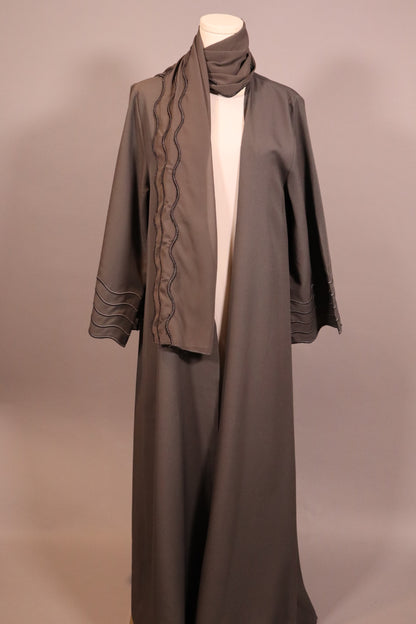 Wavy-Trim Abaya