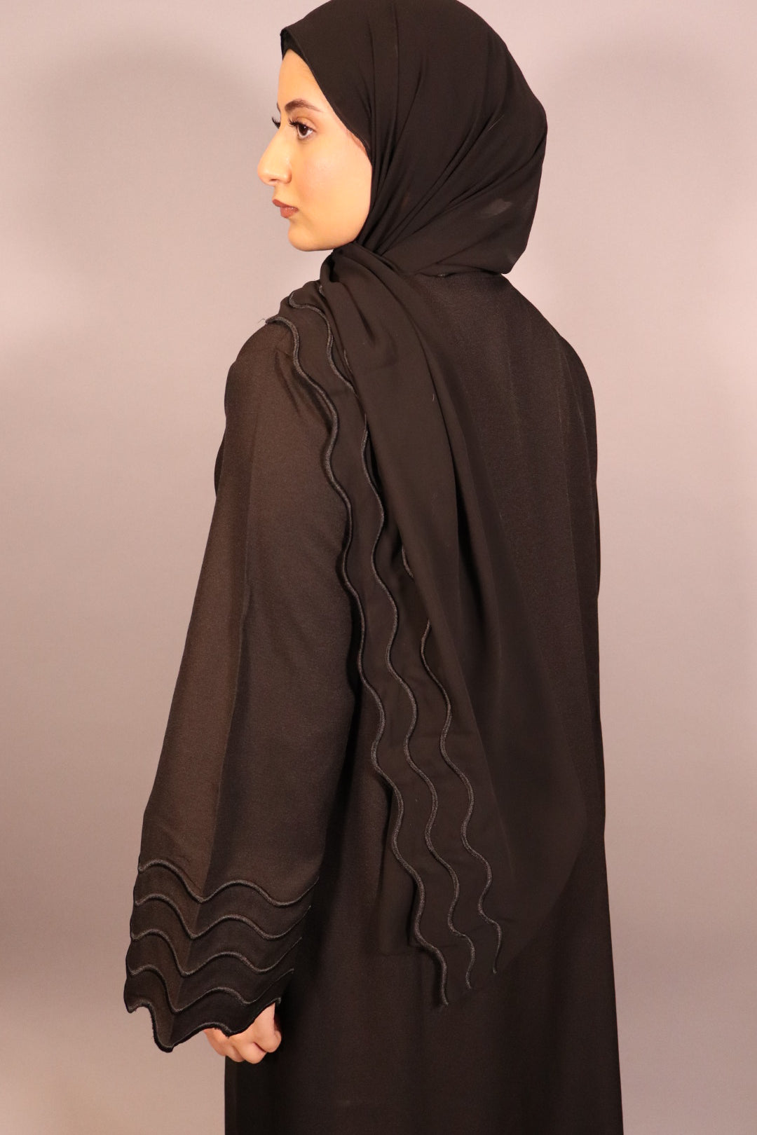 Wavy-Trim Abaya